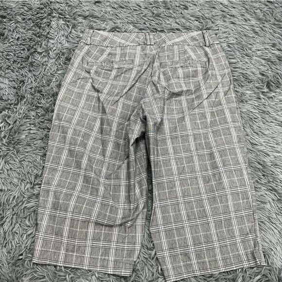 Dockers Mid Rise Curvy Plaid Shorts Size 6P - Picture 4 of 7